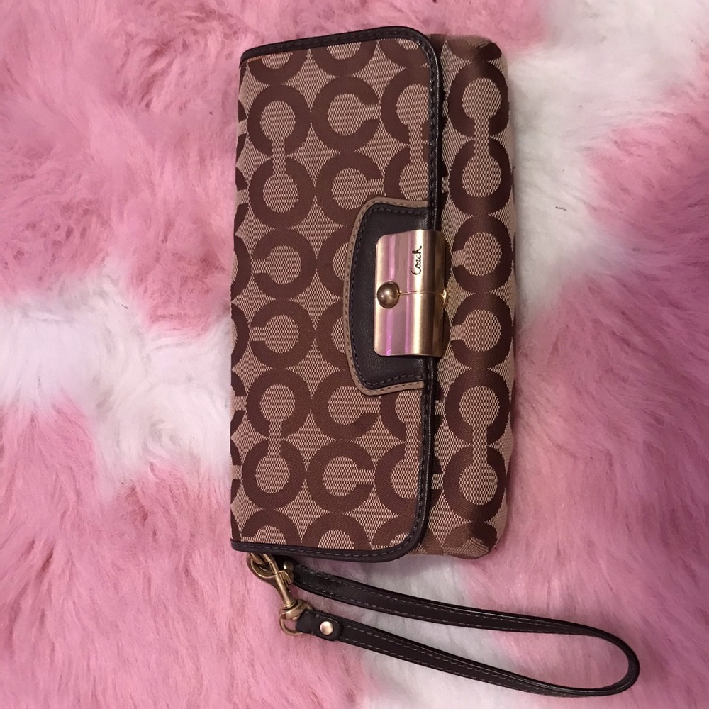 Wristlet bag